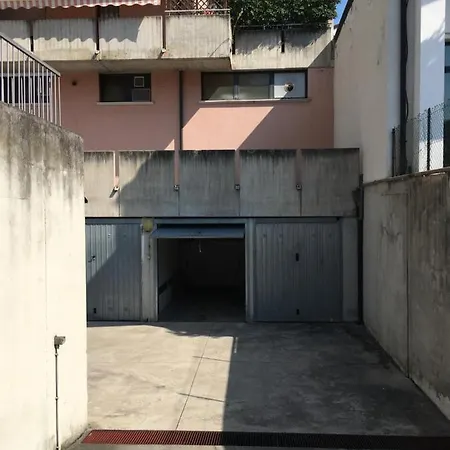 Con Garage Vicino Al Centro Βερόνα