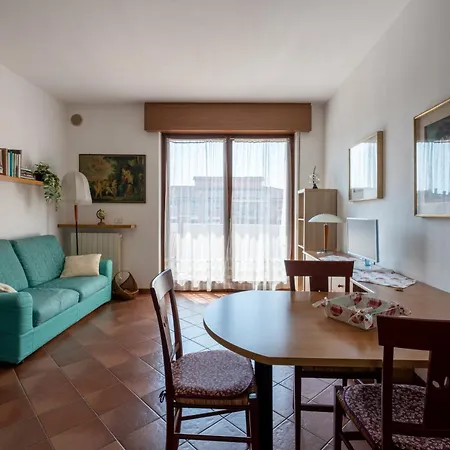 Con Garage Vicino Al Centro Apartment