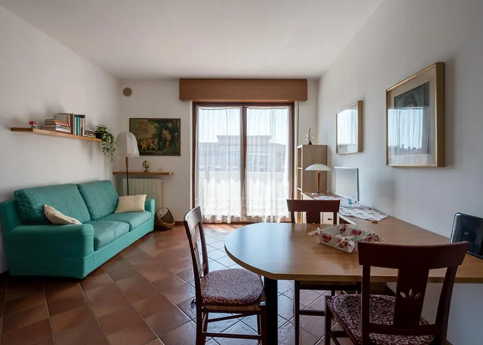 Con Garage Vicino Al Centro شقة