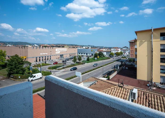 Con Garage Vicino Al Centro شقة