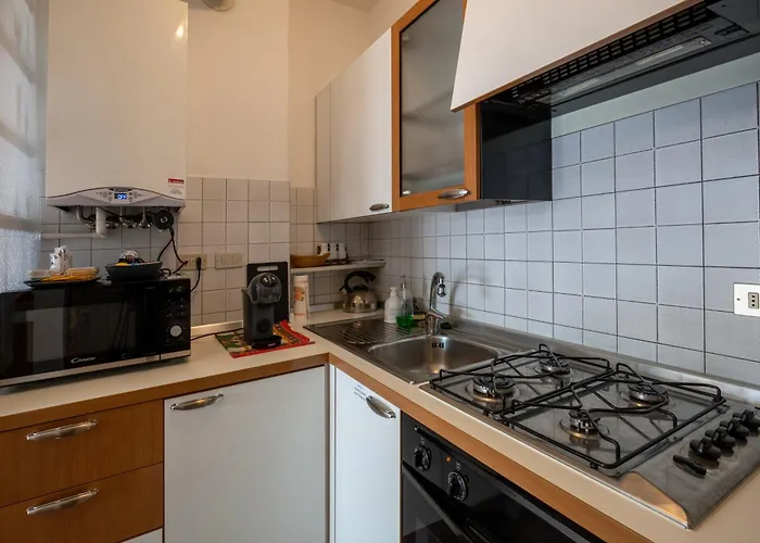 Con Garage Vicino Al Centro شقة