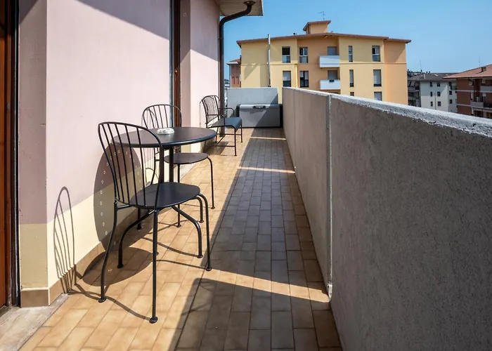 Con Garage Vicino Al Centro شقة *